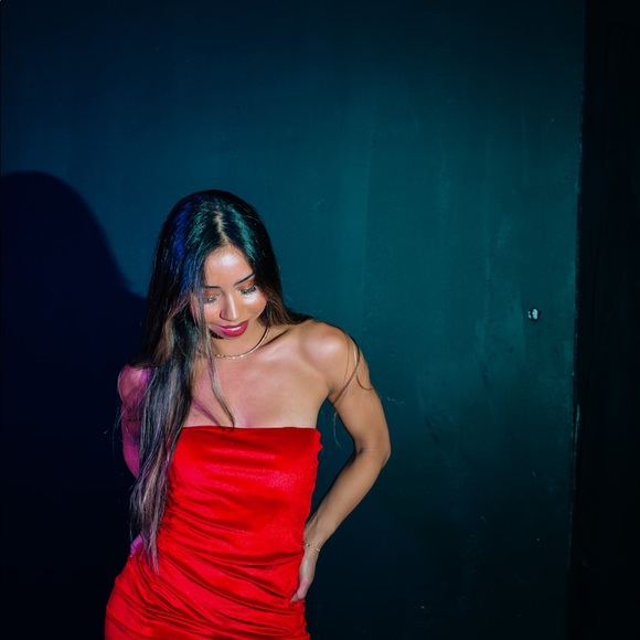 Pretty little thing Red velvet mini dress - Picture 6 of 8